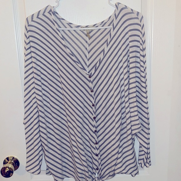WOMANS BLUE AND WHITE STRIPED LONG SLEEVE SHIRT 👕 - Picture 2 of 4